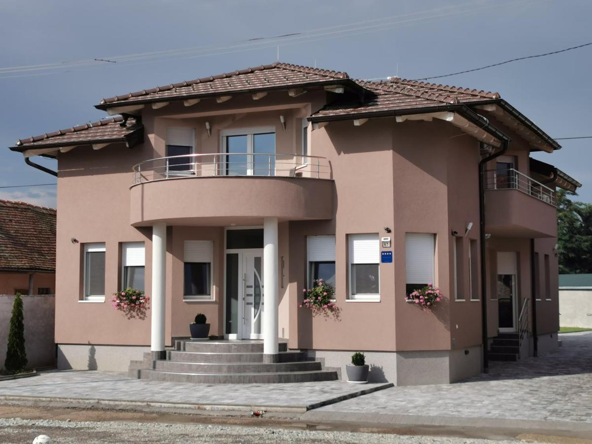 Apartman Bozur **** Satnica Dakovacka Ngoại thất bức ảnh