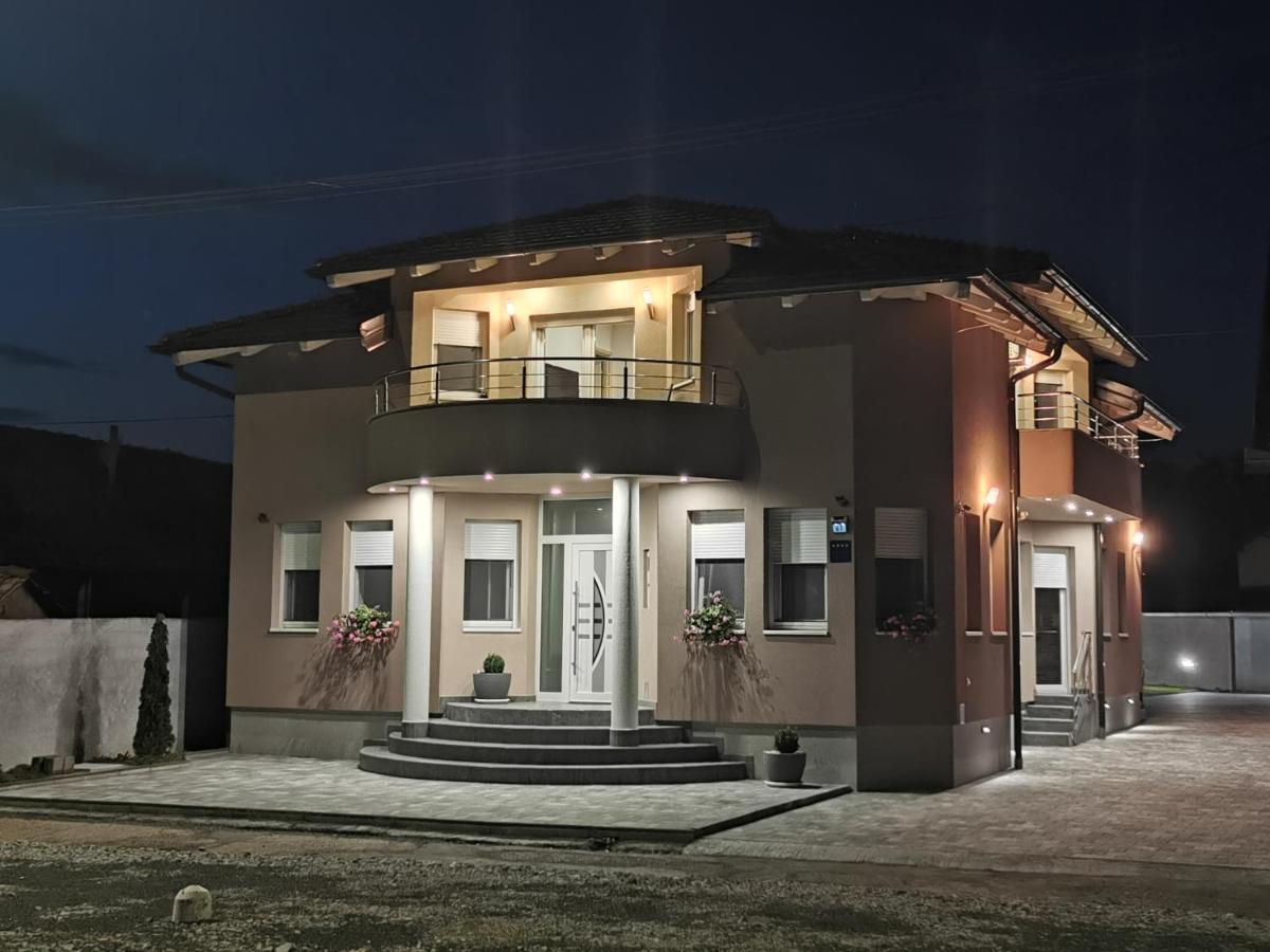Apartman Bozur **** Satnica Dakovacka Ngoại thất bức ảnh