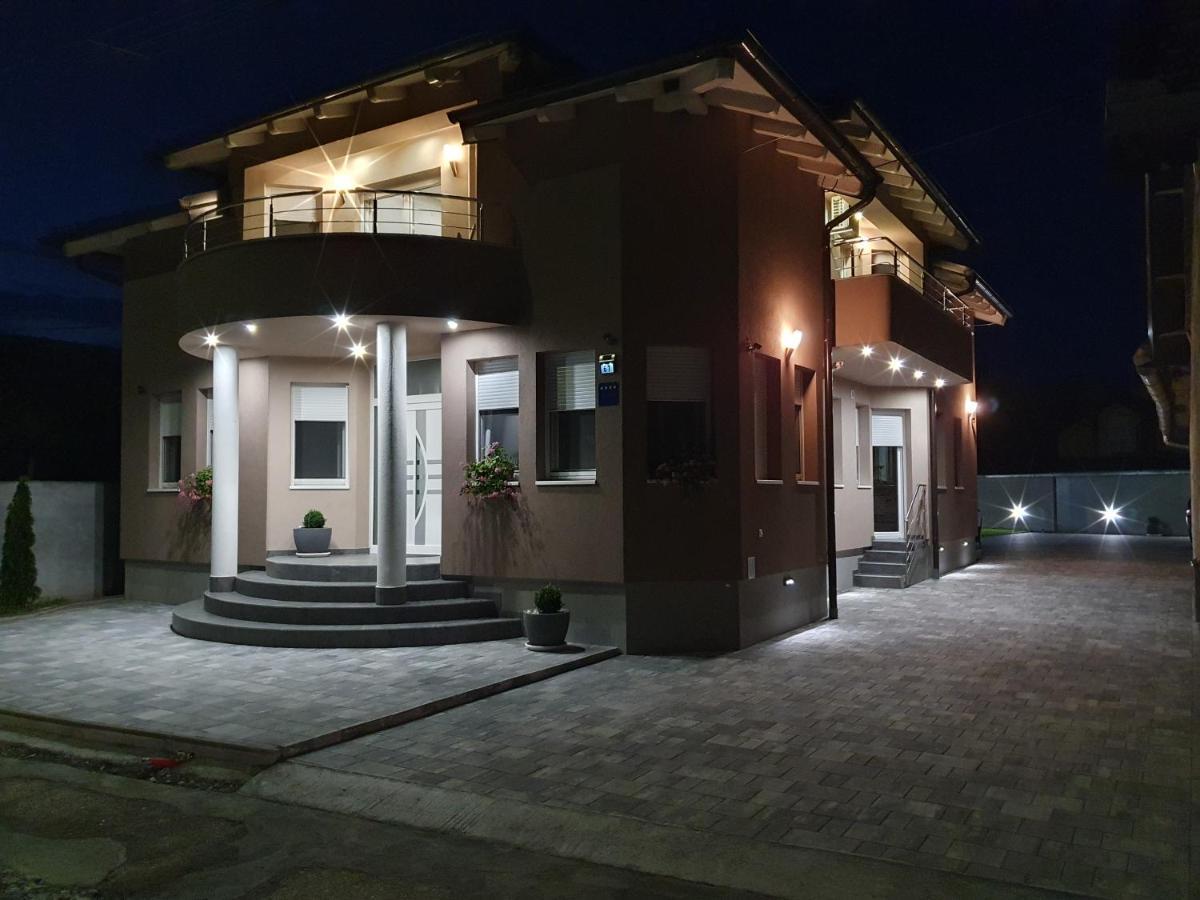 Apartman Bozur **** Satnica Dakovacka Ngoại thất bức ảnh